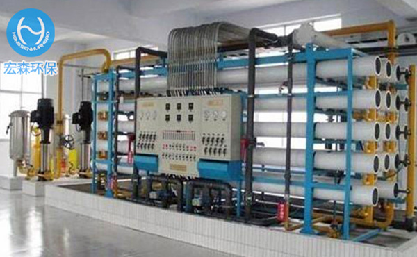 電去離子(Electrodeionization 簡稱EDI)是將電滲析膜分離技術與離子交換技術有機地結合起來的一種新的製備超純水(高純水)的技術，它利用電滲析過程中的極化現象對填充在淡水室中的離子交換樹脂進行電化學再生。